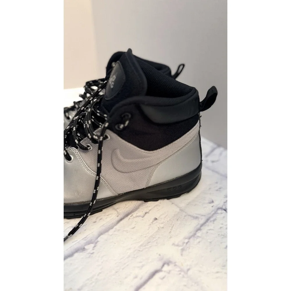 Nike Manoa LTH Boots Shoes  472648 020 Metallic Silver Black Boys Size 7Y